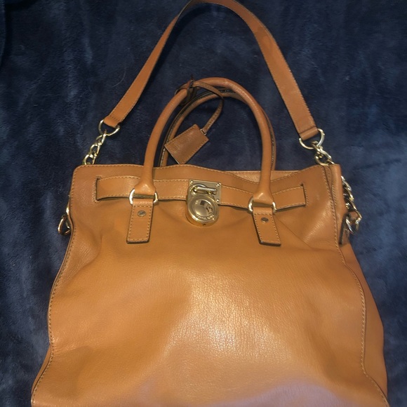 Michael KORS Hamilton Shoulder Bag. EUC - Picture 1 of 2